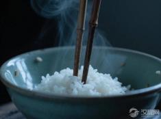 筷子竖插饭中为何犯大忌？