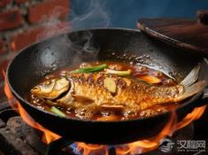 活鱼土腥味除不掉？淡盐水养鱼+麻油的千年解法