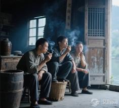 爷爷的酒葫芦与茶峒经济学：一条酉水养活多少营生？