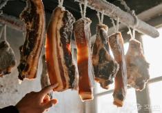 腊肉发霉先别扔！辨识有益毛霉的3个特征