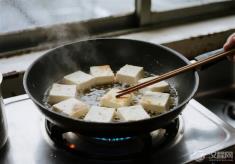 煎豆腐总碎？冷锅冷油的物理不粘原理