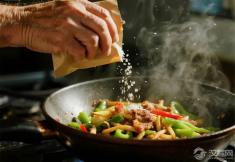 味精真毁中餐本味？百年鲜味战争谁在撒谎？