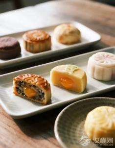 中秋月饼为何成了“甜蜜负担”？传统与现代健康观碰撞