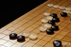 围棋中的攻与守，一场推手游戏