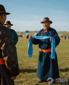 内蒙古敬酒时的“哈达”，客人不接会怎样？