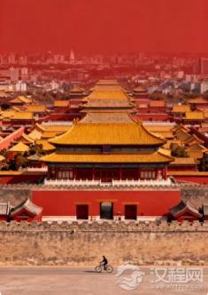 “漫游者”在北京与巴黎：老舍与波德莱尔都市书写的对话