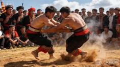 彝族摔跤：从神话，到泥地，到手机屏幕