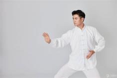 别站定，走起来：八卦掌的实战智慧