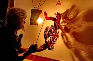 小皮影大故事 刻千刀方有一个小皮影