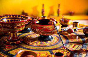 在偏远的大凉山，还流传着这般艳丽的漆器工艺！