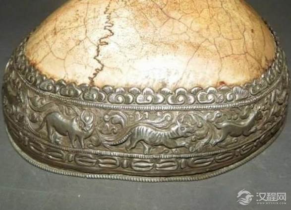 生前是高高在上的皇帝，死后尸身被蹂躏，头颅还被当碗用