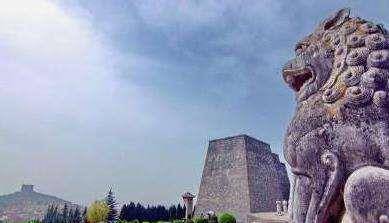 这皇帝出生时天怀异象出五色祥云，死后却被埋在化粪池下