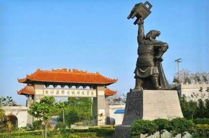 他是一代帝王，天生神力喜欢比力气，结果死于这个爱好上