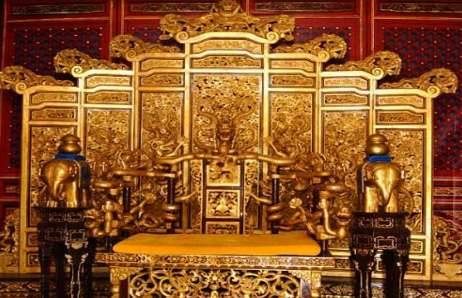 历史上隋炀帝堪称影帝，假装善良，杀兄弑父夺得皇位