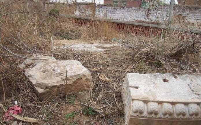 堂堂一位大清王爷，死后坟墓多次遭盗，如今现状却惨不忍睹