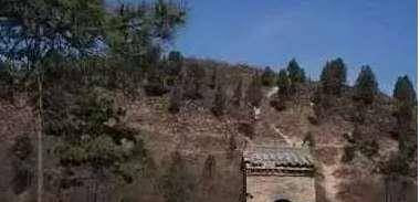 一个中华民族英雄为何2000年后墓碑被砸断，墓地周围屎尿遍地