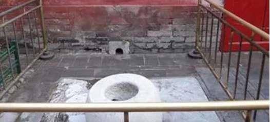 珍妃井那么小一个井口，珍妃是怎么被丢进去的？