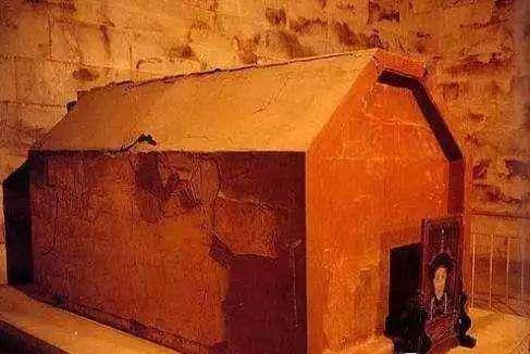 东陵大盗孙殿英，为什么非要去扒掉70岁慈禧的裤子？