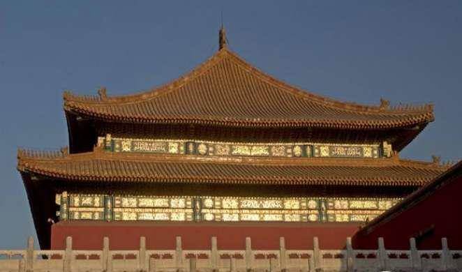 她不是皇帝的嫡母，也不是皇帝的生母，却当了太后