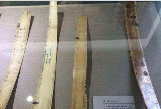 古代官员上朝拿的板子到底有什么作用呢？它又是谁发明的呢