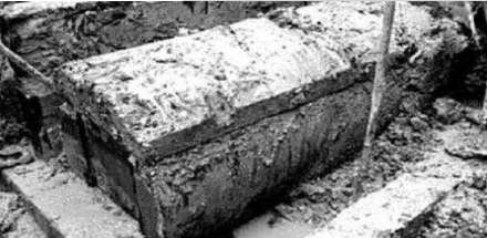 姜登选是怎么死的 韩麟春开打棺材后看到什么