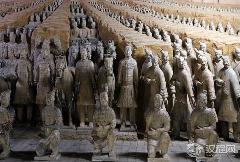 都说秦始皇是暴君，为什么他用兵马俑作为殉葬品而不是活人殉葬呢？