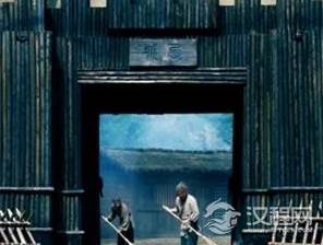 诸葛亮设空城计时，为什么会派4名士兵站门口扫地？原因是什么