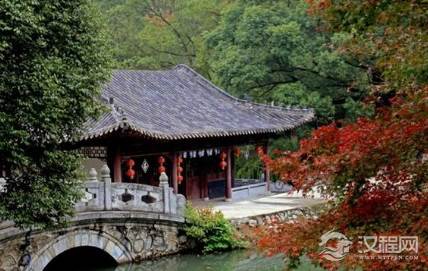 诸葛亮隐居的地方在哪里？他为何会选择隐居的