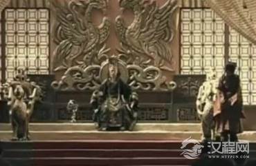 此人权倾朝野，甚至可以随意更替汉朝皇帝