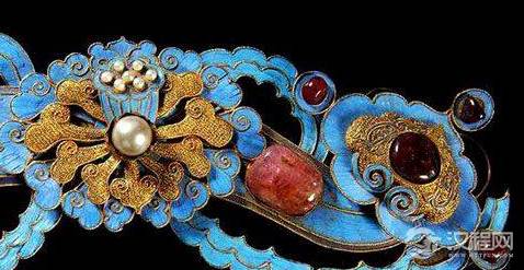 固伦荣宪公主：深得康熙宠爱，死后穿的衣服上绣了10万颗珍珠