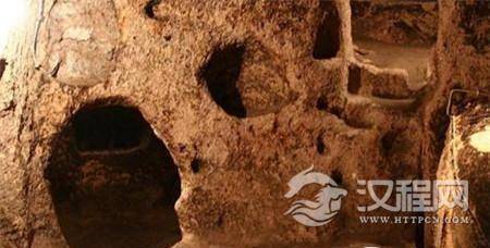 希腊发现古老洞穴
