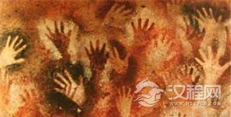 内蒙古惊现6000年前洞穴彩绘手印岩画