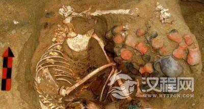 秘鲁发现恐怖人祭墓道