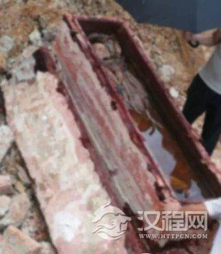 东莞一工地挖出不腐棺尸 面容清晰可见