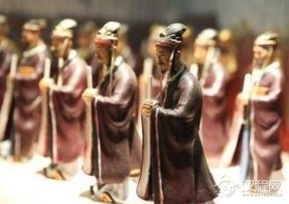 古代官员手中都拿着一块木板 为什么到了清朝就被抛弃了