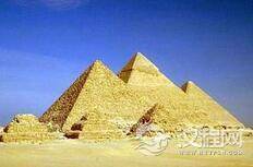 解密：古埃及建造金字塔搬运巨石的奇特方法