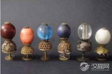 清朝官员帽子上珠子都是用来装饰的 不同官员分别有什么讲究呢