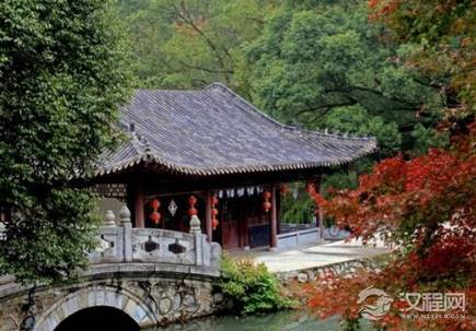 诸葛亮一开始为什么不愿意出山入仕？他是在哪里隐居的？