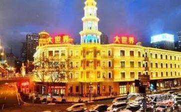 他借钱从来不花，全部锁在柜子里，按时还款，后来成亿万富翁