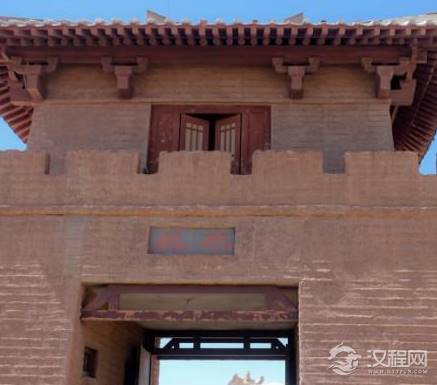 古代城门为什么要往里面开 这里边有什么说法吗