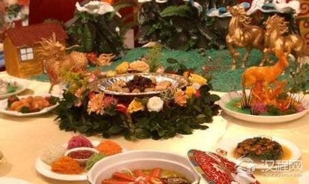 清朝后宫一天只有两顿饭吗？那些妃子会不会饿？