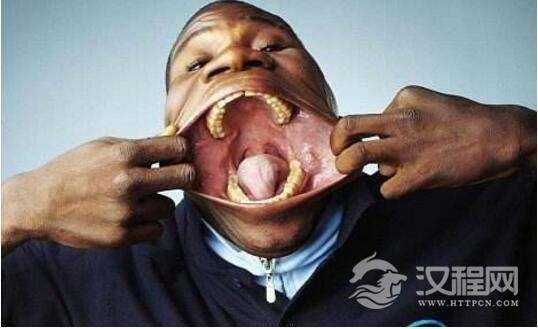 世界第一大嘴男，嘴巴长达17厘米，能吞208只筷子！