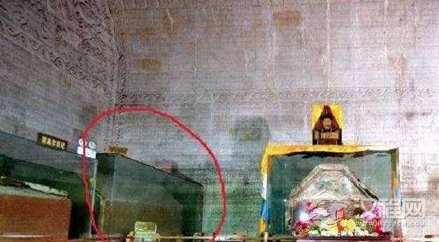 乾隆棺木瞬间位移,士兵大喊鬼挡门!所有人都撒腿就跑