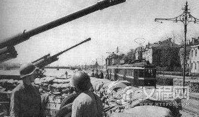 苏联举兵120万攻打此国，这小国就3.3万军队，却让苏联惨败，死伤30万