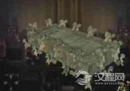 《国家宝藏》中的云纹铜禁,出土的时候你绝对想不到是这样的。