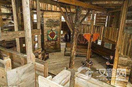 世界最高的树屋竟然有10层楼高，仅花约 35 万元台币就把屋子盖起来