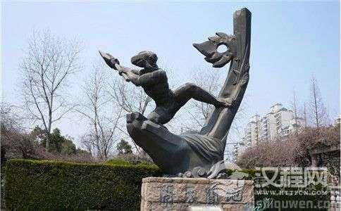 盘古手持一把大斧将混沌的世界一分为二，在开天辟地之后又做什么去了呢？