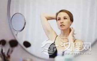 镜子中的你大概比真实长相要好看30%，不得不佩服人类的脑补功能