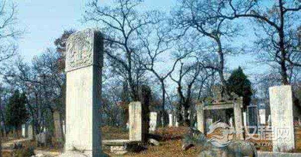 孔林内有一块“含泪碑”，曲阜孔林的含泪碑为什么会哭？