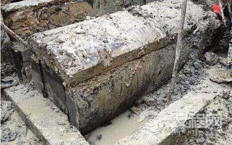 古墓被盗，盗墓贼不识货没有偷走的两件宝物，其中竟有特级国宝